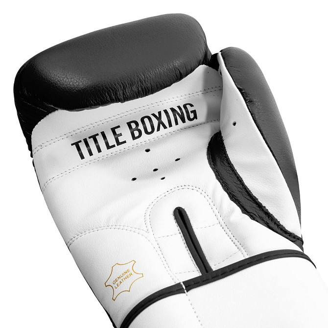 Боксерські рукавиці TITLE Premier Leather Black/White M 12 oz (бинти 4м. в комплекті) Кам'янське - фото 8