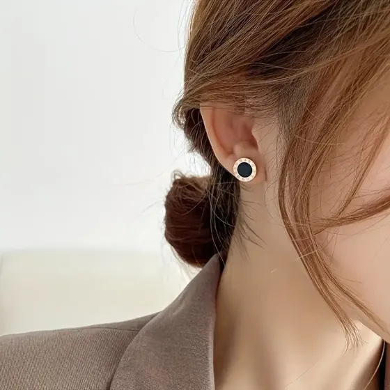 Сережки-пусети зі сталі з римськими цифрами – золотистий колір Київ