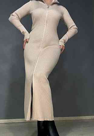 Платье женское Joy One 421 вязаное длинное на молнии в рубчик, бежевый, one size Киев