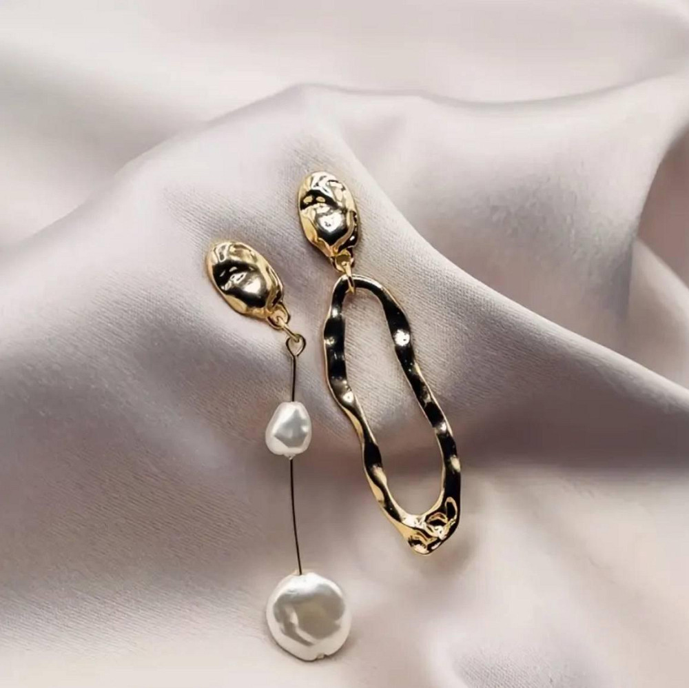 Сережки асиметричні з перлами та абстрактним кільцем – золото Київ - фото 2