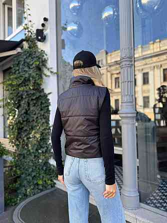 Жіноча утеплена жилетка на блискавці плащівка лак на синтепоні Чорний, 42 Одеса