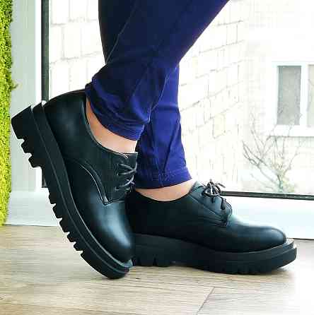 Жіночі Чорні Туфлі Броги Кросівки на Танкетці Оксфорди Шкіряні (розміри: 36,37,38,39,40,41) — 6-26 Дніпро