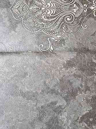 Шпалери вінілові на флізеліні гарячого тиснення DU&KA 1.06х10 вензель основа під штукатурку сірі коричневі Київ