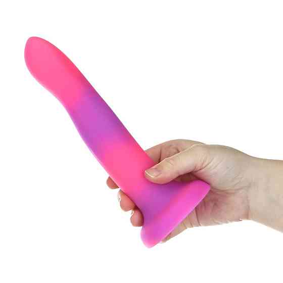 Светящийся в темноте фаллоимитатор ADDICTION Rave 8″ Glow in the Dark Dildo Pink Purple, 20,3 см Sex Aura Киев