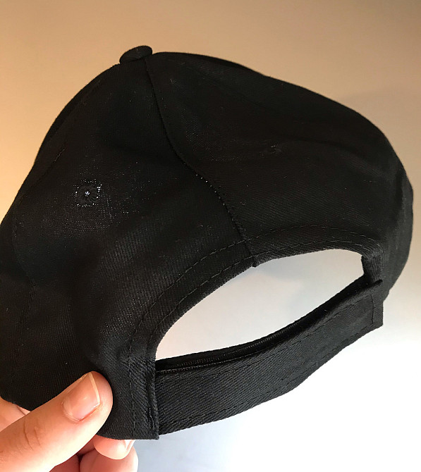 Чорна кепка з Вашим ім'ям Чернівці - фото 2