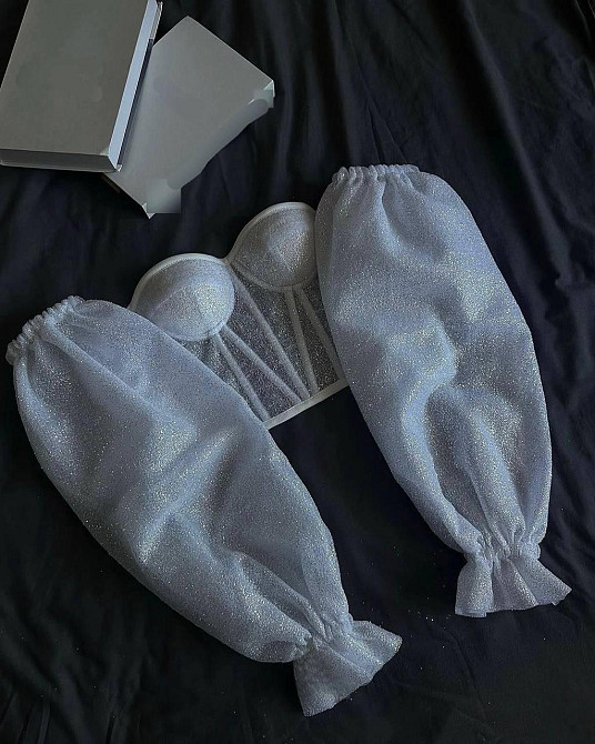 Женский романтичный топ - бюстье с имитацией корсета и спущенными пышными рукавами люрекс Одесса - изображение 1