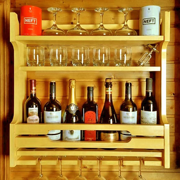 Настенная винная полка 