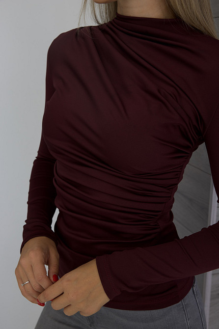 Базовий жіночий лонгслів з драпіруванням "Sweet" | Батал Бордовий, 54-56 Київ - фото 4