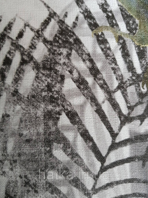 Шпалери флізелінові Khroma WILD DGWIL1021 мурал панно дерева пальми птахи сірі мавпи на білому Київ - фото 1