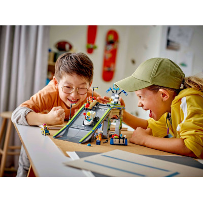 Конструктор LEGO City Никаких ограничений: Автодром для гоночных автомобилей (60460) Винница - изображение 10