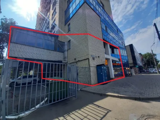 Магазин на Гагаріна ( Нагорка) з орендарями. Знаходиться на прос. Гагаріна 23. З ремонтом під оренда Дніпро