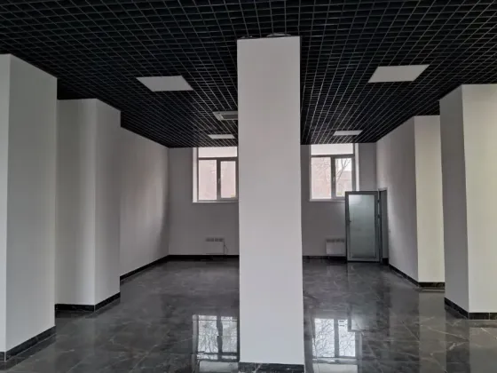 Магазин\ помещение в центре города. Красная линия с отдельным входом, большие витринные окна. Днепр