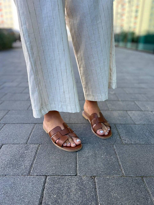 Jasmine Стильні жіночі шкіряні шльопанці на плоскій підошві коричневі Jasmine 407 р. 36-40 / Шл Коломия - фото 5