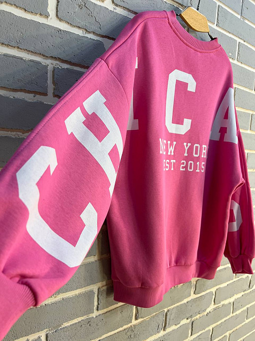 Світшот жіночий DAVRAS 8174 оверсайз подовжений напис на спині CHICAGO утеплений на флісі one size малиновий, малиновий, one size Київ - фото 2