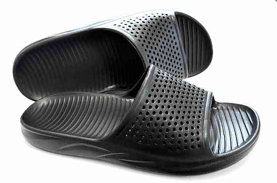 Мужские шлепанцы черные с дырочками для вентиляции удобные держат форму перфорированный верх Новинка 45/46 Одесса
