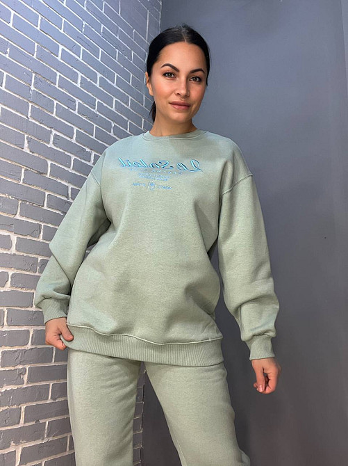 Костюм жіночий Pepper&mint 24-13-03 HUD подовжений світшот вишивка брюки джоггери на резинці утеплений фліс оливковий, оливковий, ML Київ - фото 6