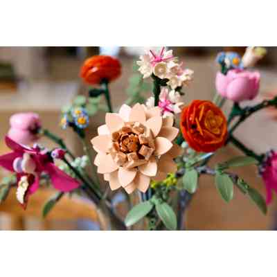 Конструктор LEGO Botanicals Милий рожевий букет квітів (10342) Вінниця