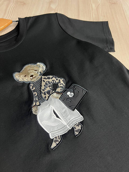 Футболка жіноча A-N 26007 базова однотонна нашивка ведмедик з сумкою середня довжина one size, чорний, one size Київ - фото 15