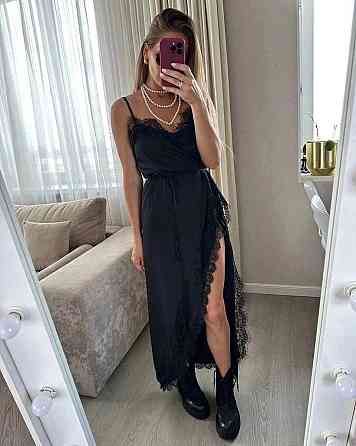 Женское эффектное платье на бретелях с глубоким вырезом по ножке итальянский шелк Черный, 54/56 Одесса