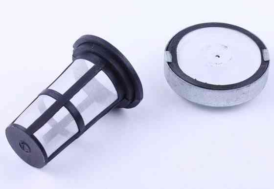 Крышка бака с сеткой под выступающую горловину на дизельный двигатель 180N Мукачево