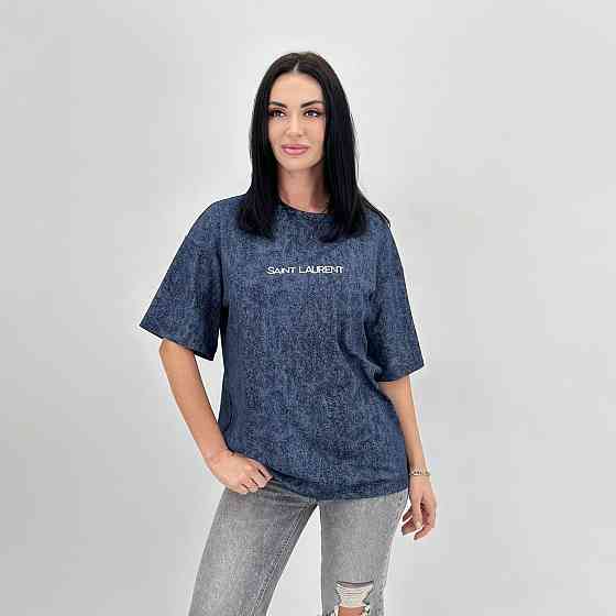 Базовая женская футболка с надписью 