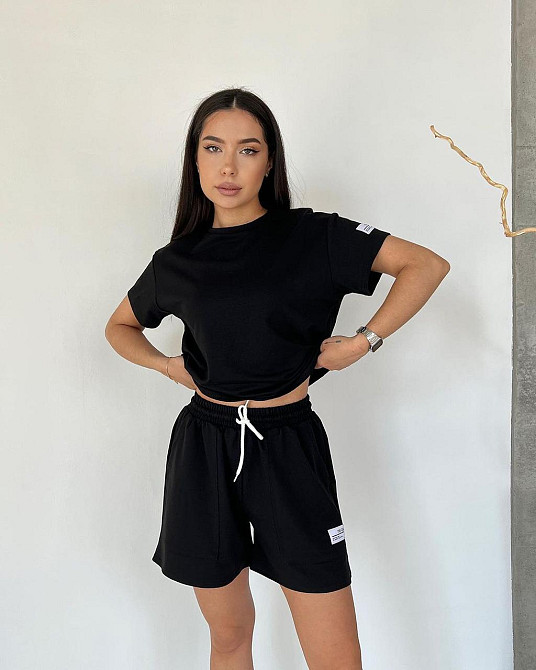 Трикотажный костюм с шортами 