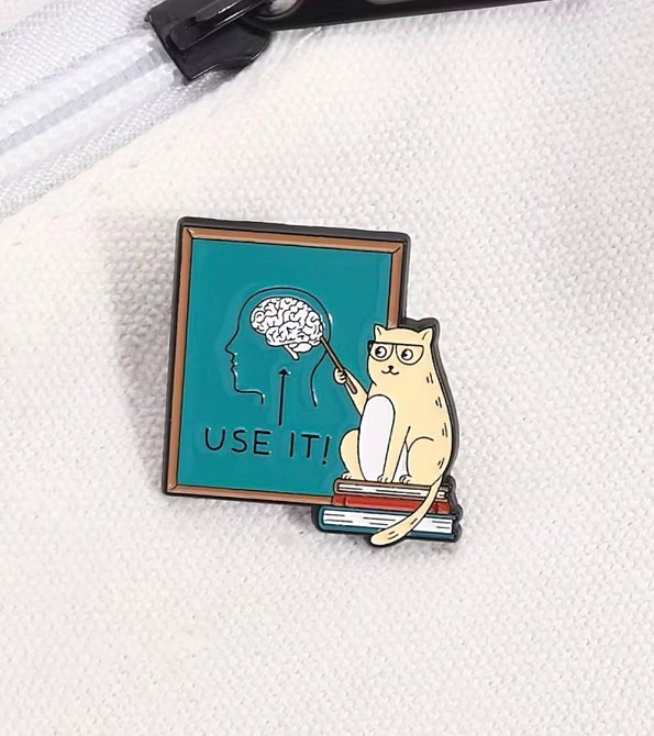Брошь значок кот ученый USE IT эмалевый пин значок котик на рюкзак одежду Киев - изображение 3