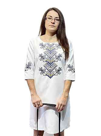 Жіноча білосніжна вишита сукня «Дерево життя» із синьо-жовтим орнаментом 52 Київ