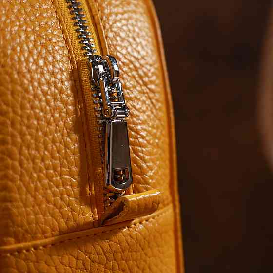 Яскравий жіночий рюкзак з натуральної шкіри Жовтий (SHVIGEL) Київ