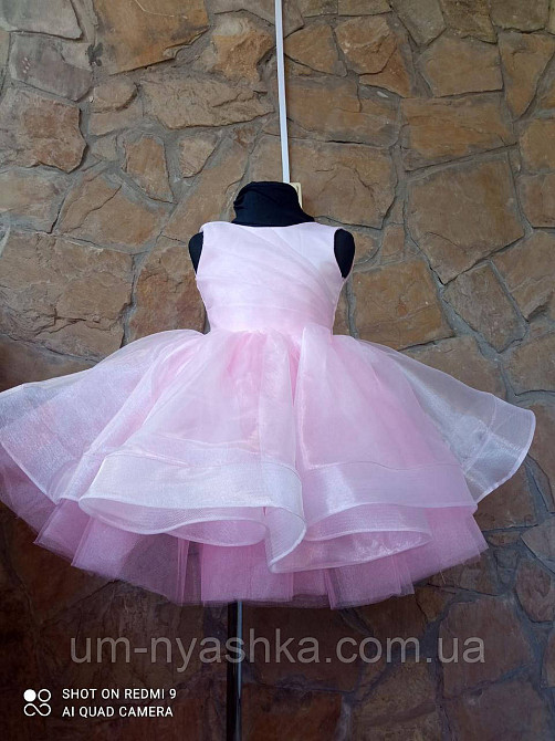 Розовое нарядное пышное платье 