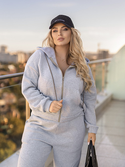 Утепленный спортивный костюм женский 