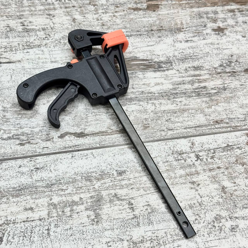 Быстрозажимная F-образная струбцина 4