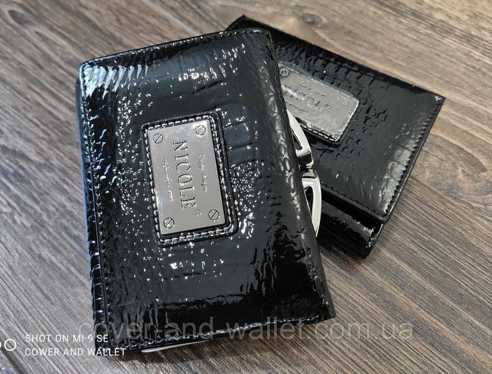 Маленький лаковий жіночий гаманець з натуральної шкіри чорного кольору Nicole Київ - фото 1