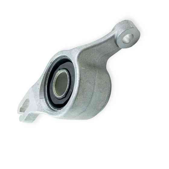 Сайлентблок переднего Джип Гранд Чероки IV нижний левый L рычага Мукачево