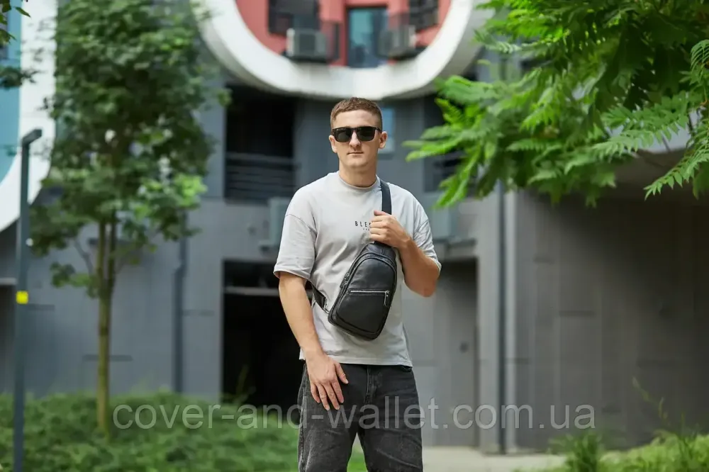 Стильна чоловіча сумка-слінг із гладкої шкіри чорного кольору Puos Київ - фото 3