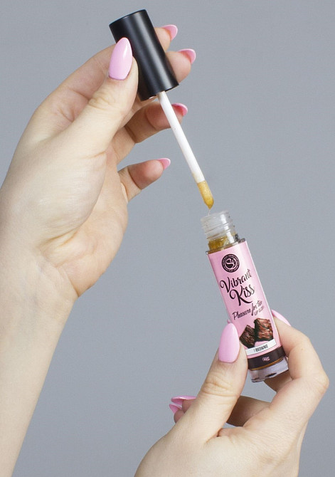 Блеск для губ с эффектом вибрации Secret Play - LIP GLOSS Vibrant Kiss Brownie, 6 грамм Sex Aura Киев - изображение 3