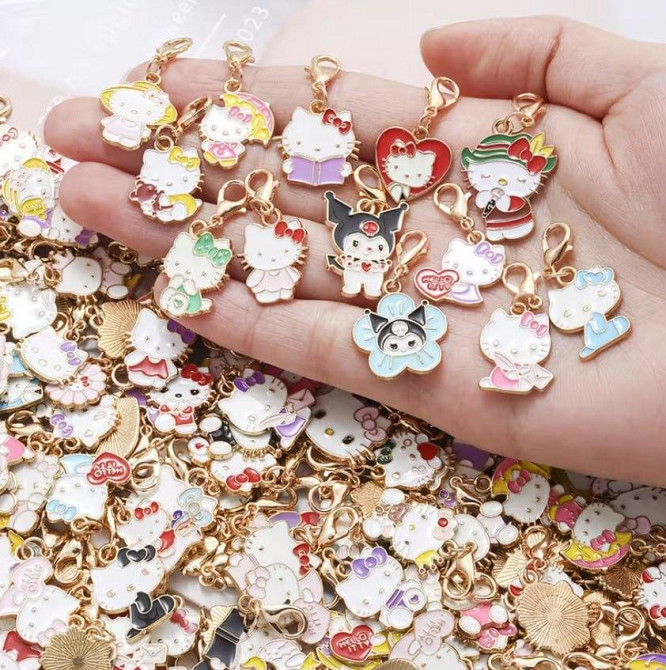 Набор 10 шт. эмалированных подвесок в виде котиков Hello Kitty | Брелки и кулоны из цинкового сплава Киев - изображение 4