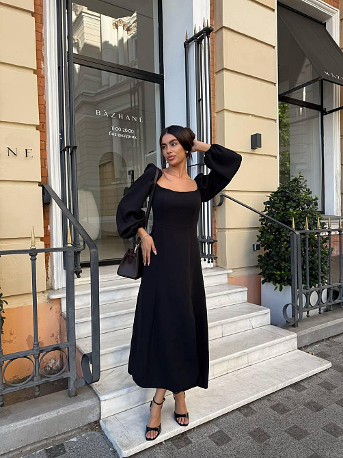 Женское праздничное сдержанное макси платье с разрезом костюмка Черный, 46/48 Одесса - изображение 1