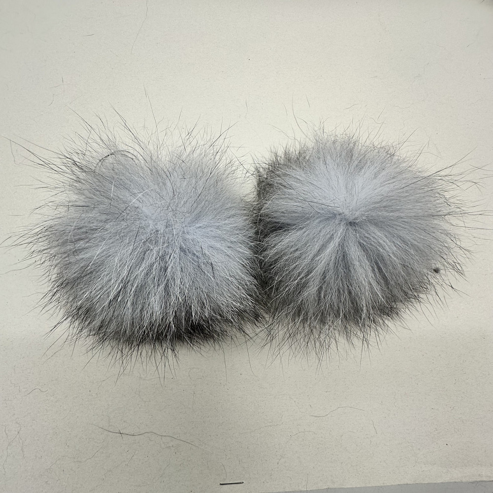 Помпоны из натурального меха блюфрост Голубой Харьков - изображение 2