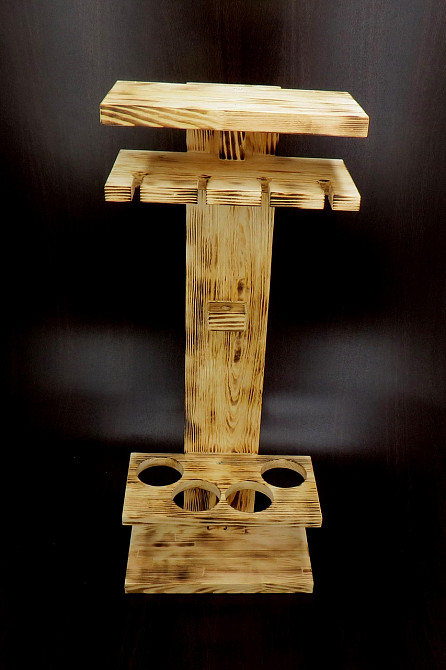 Настенная винная полка 