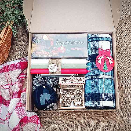 Новогодний подарочный набор с пледом, чашкой и глинтвейном. Ирпень