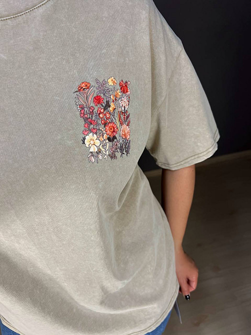 Футболка жіноча A-N 27005 тай-дай варена з квітковим принтом на спині, бежевий, one size Київ - фото 13