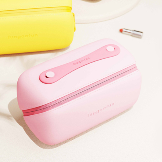 Косметичка силіконова, дорожня Fungoofun для аксесуарів у ванну і душ, водонепроникна на блискавці, рожева Кам'янець-Подільський