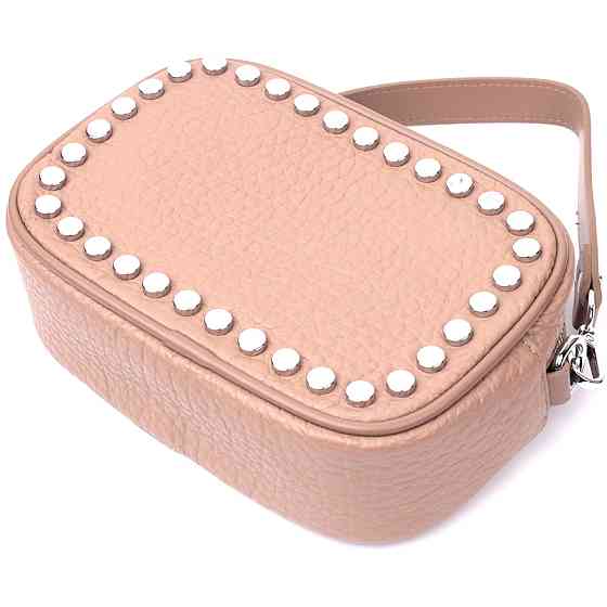 Женская кожаная сумка декорированная металлическими кнопками Vintage 22335 Бежевая Киев