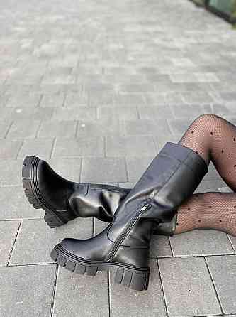 Чоботи зимові жіночі з натуральної шкіри на низькому ходу чорного кольору р. 38-40 / Чоботи на Коломыя