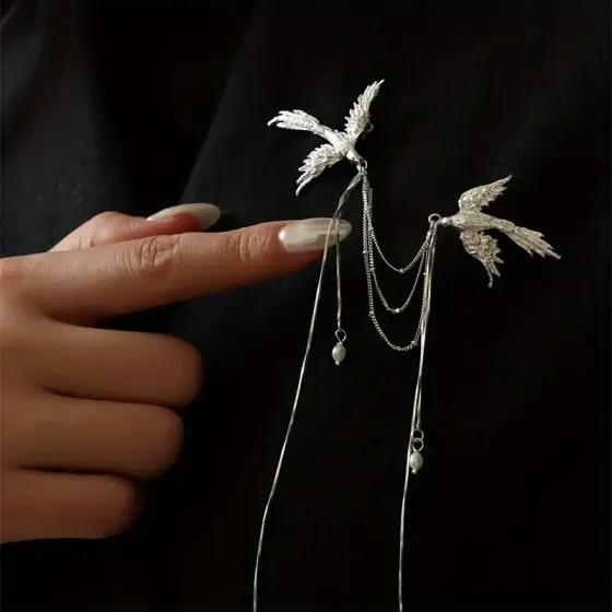 Брошь с птицами и цепочками – стильное серебристое украшение Киев