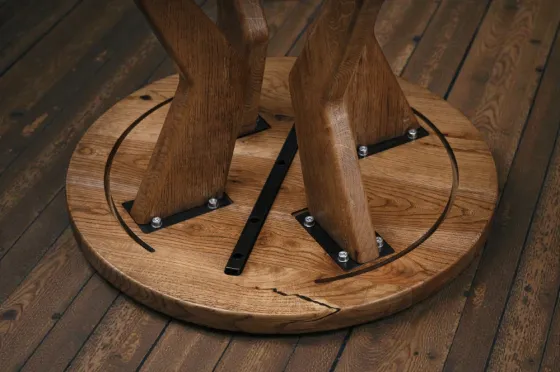 Дубовий столик з елементами епоксидної смоли Кролевець