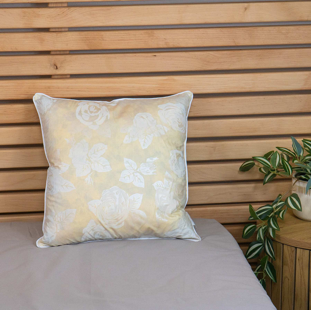 Подушка из искусственного лебяжьего пуха YouStar - упругая 40x40 см (Бежевый) Сумы - изображение 1