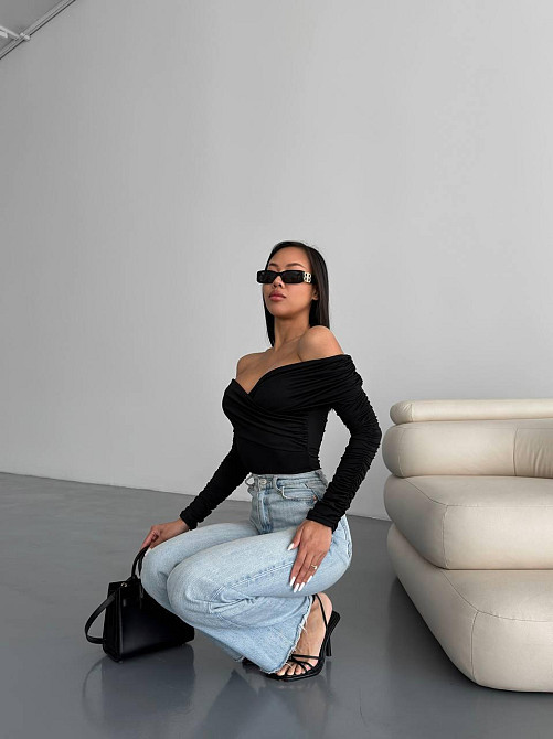 Женский романтичный боди с открытыми плечами трикотаж масло Черный Одесса - изображение 3