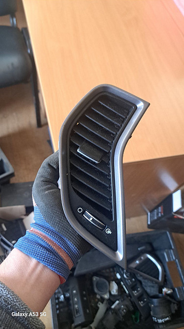 Дефлектор торпеди (повітря) на Hyundai Santa Fe 2012-2018 років. Київ - фото 1